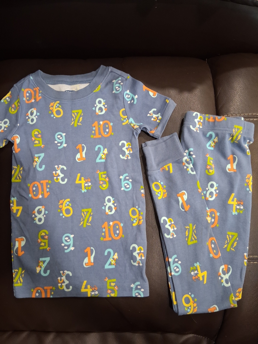 Old Navy Blue Short-Sleeve Number-Print Unisex Pajama Set Size 5t